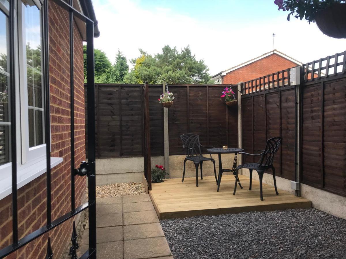 Studio-1-Staines/Heathrow/London-Own Entrance Екстер'єр фото