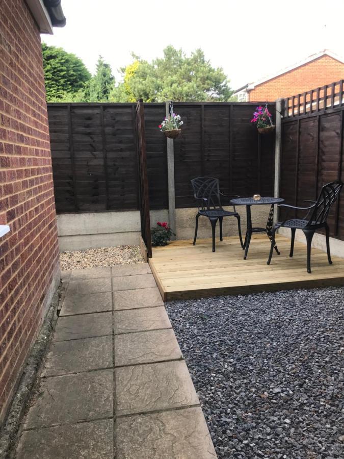 Studio-1-Staines/Heathrow/London-Own Entrance Екстер'єр фото